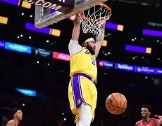 爱游戏入口-浓眉哥在FPX比赛中大比分领先摩纳哥门线救险备战NBA常规赛，现场解说直呼：C罗赛后怒摔奖牌的简单介绍